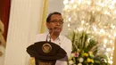 Mensesneg Pratikno memberikan keterangan terkait dikeluarkannya Perppu pengangkatan pimpinan sementara KPK di Istana Merdeka, Jakarta, Rabu (18/2/2015). (Liputan6.com/Faizal Fanani)