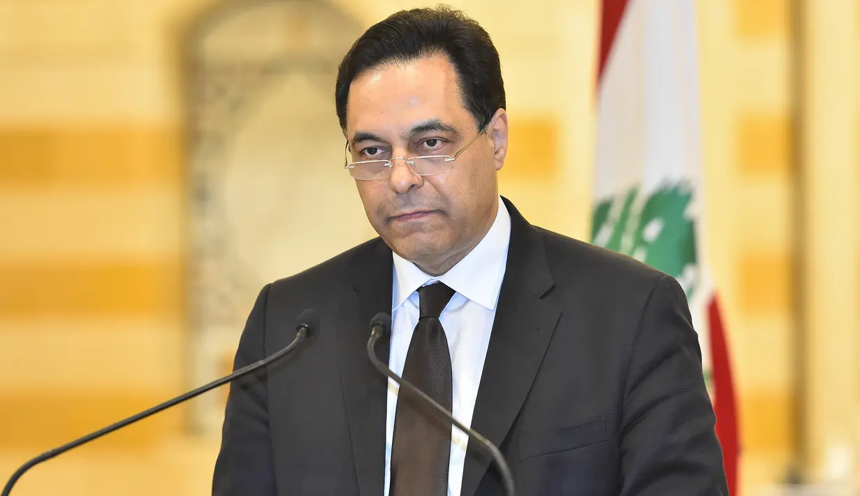Perdana Menteri Lebanon, Hassan Diab mengumumkan pengunduran diri pemerintahnya pada 10 Agustus 2020. Hassan Diab juga membubarkan pemerintahannya untuk memenuhi protes massa yang menuntut otoritas setempat bertanggung jawab atas ledakan yang menghancurkan Beirut. (HO/DALATI AND NOHRA/AFP)