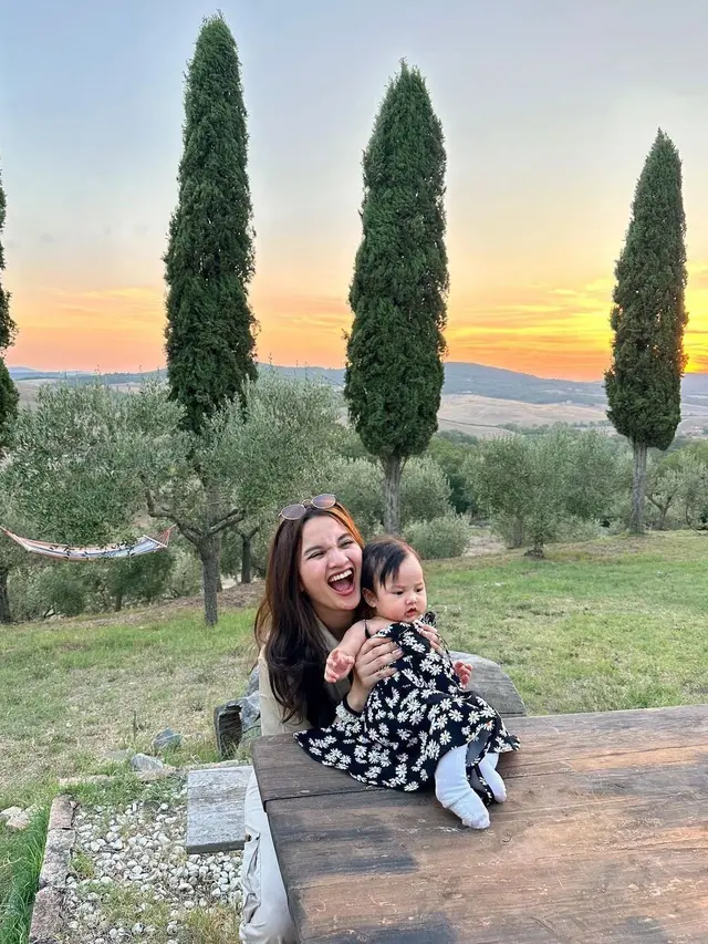 Sabrina Anggraini dan Launa Alima Syahila Devara (Instagram/@sabrinaanggraini dan @belvadevara)