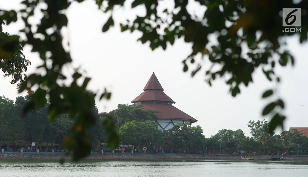Suasana Perkampungan Budaya Betawi Setu Babakan, Jakarta Selatan, Senin (23/9/2019). Selain destinasi wisata, Gubernur DKI Jakarta Anies Baswedan berharap Perkampungan Budaya Betawi Setu Babakan menjadi pusat pengembangan dan publikasi budaya Betawi. (Liputan6.com/Immanuel Antonius)