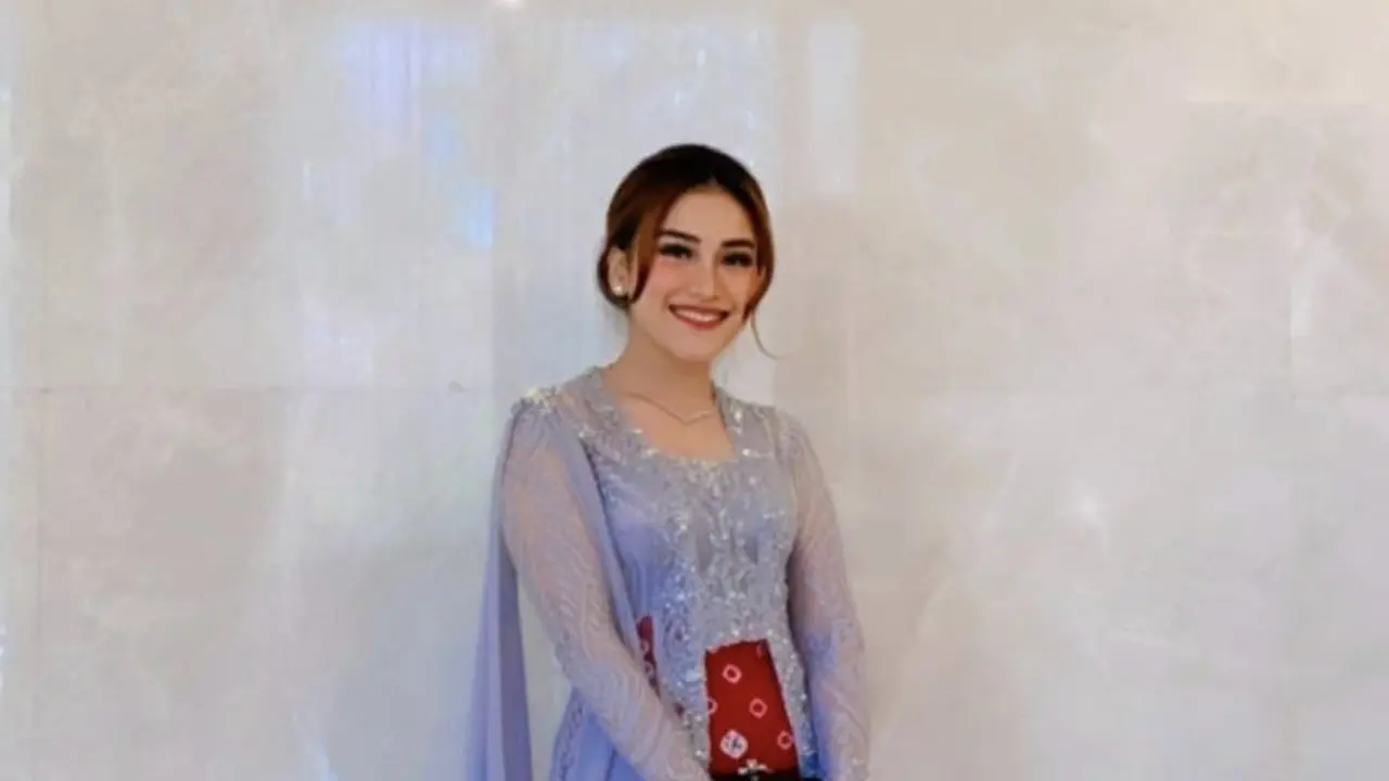 Hadir di Pernikahan Lesti-Billar, Ayu Ting Ting Tampil Kenakan Kebaya Kutu Baru/dok. Instagram @ayutingting92