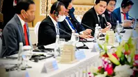 Menteri BUMN, Erick Thohir hadir pada pertemuan bilateral antara Presiden RI Joko Widodo (Jokowi) dengan Putra Mahkota Abu Dhabi dan Wakil Panglima Tertinggi Angkatan Bersenjata UEA, Sheikh Mohamed bin Zayed Al Nahyan di Istana Al-Shatie, Abu Dhabi, UEA, Rabu (3/11/2021).