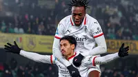 Momen pemain AC Milan Tijjani Reijnders mencetak gol ke gawang Hellas Verona pada lanjutan Liga Italia 2024/2025 hari Sabtu (21/12/2024) dini hari WIB. (X/AC Milan)