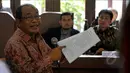 Mantan Panitera Mahkamah Konstitusi, Zainal Arifin Husein menjadi saksi ahli dalam sidang kasus sengketa Partai Golkar di Pengadilan Negeri Tata Usaha Negara (PTUN) Jakarta Timur, Senin (4/5/2015). (Liputan6.com/Yoppy Renato) 