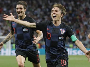 Gelandang Kroasia, Luka Modric, merayakan gol yang dicetaknya ke gawang Argentina pada laga grup D Piala Dunia di Stadion Nizhny Novgorod, Nizhny, Kamis (21/3/2018). Kroasia menang 3-0 atas Argentina. (AP/Ricardo Mazalan)
