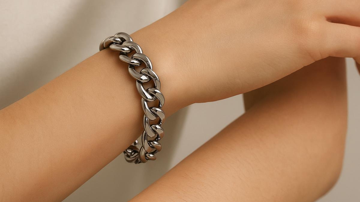 10 Model Gelang Rantai Titanium Terbaru, Jadi Perhiasan Wanita yang Hits untuk Segala Usia di 2025