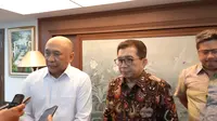 Menteri Koperasi dan UKM Teten Masduki dan Dubes Republik Indonesia untuk Konfederasi Swiss Muliaman Hadad. Dok: Tommy Kurnia/Liputan6.com