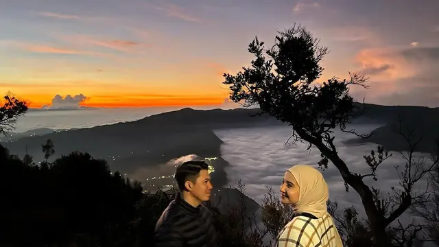 Zaskia Sungkar dan keluarga ke Bromo (Instagram/zaskiasungkar15)