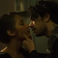 Akting Reza Rahadian dan Tara Basro dalam serial Halfworlds. Foto: HBO Asia