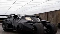 Batmobile Tumbler di Batman Begins dan The Dark Knight. (dubicars.com)
