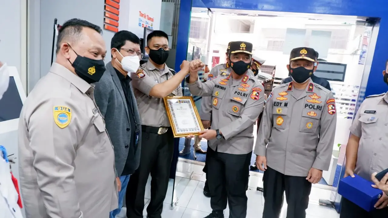 Satpam Dapat Penghargaan