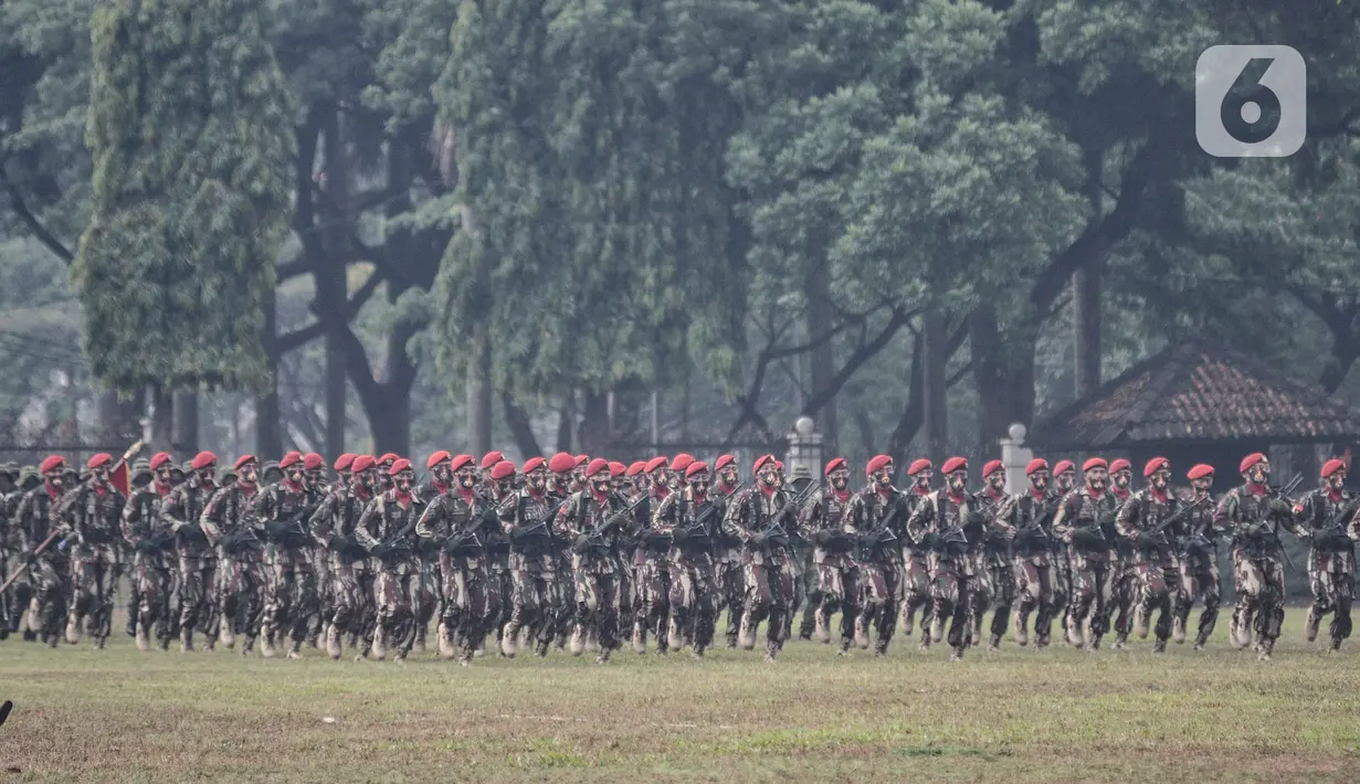 Anggota Komando Pasukan Khusus (Kopassus) mengikuti upacara penyerahan tongkat komando Komandan Jenderal (Danjen) Kopassus di Mako Kopassus, Cijantung, Jakarta, Kamis (10/9/2020). (merdeka.com/Iqbal S. Nugroho)