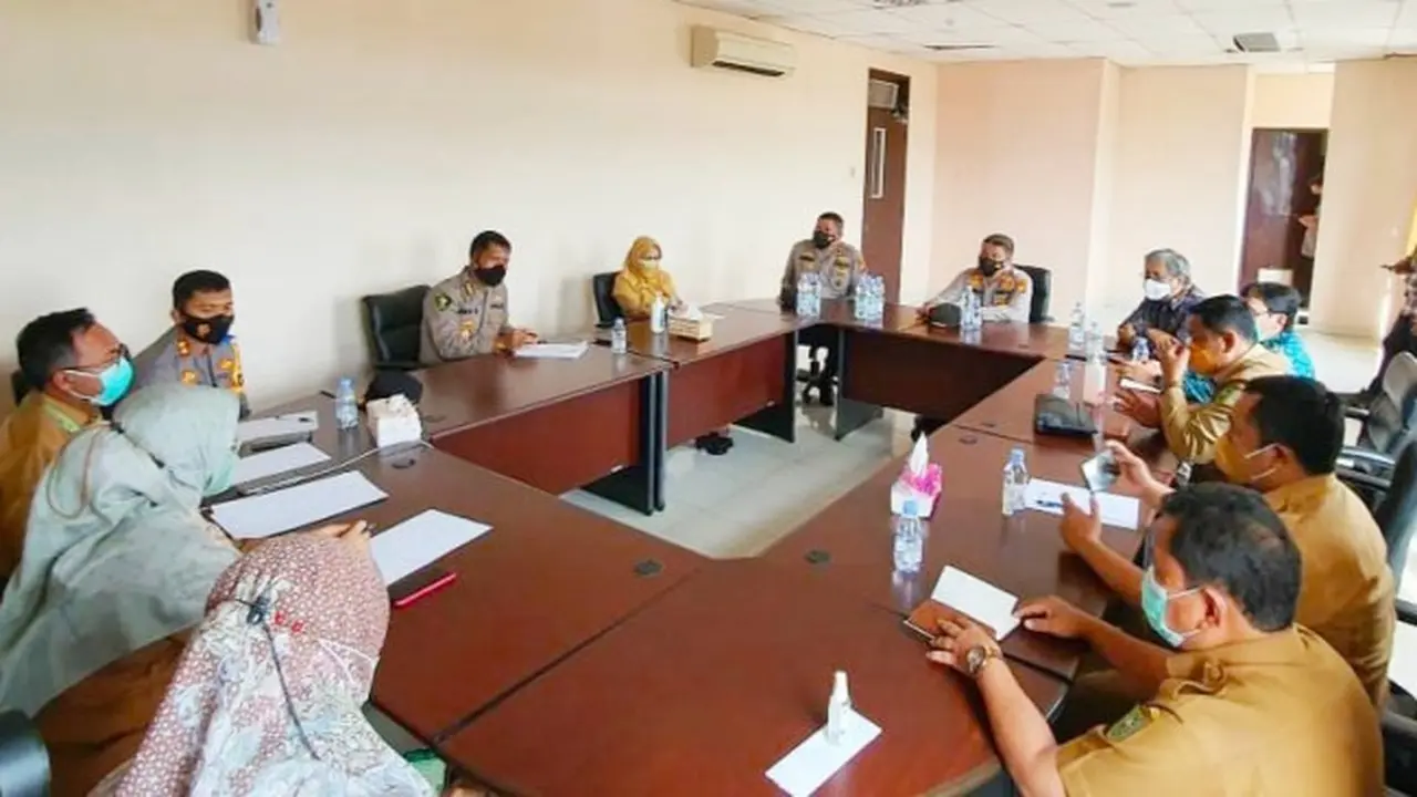 Rapat antara Polda Riau dengan pihak terkait terkait lonjakan Covid-19 di Kabupaten Bengkalis.