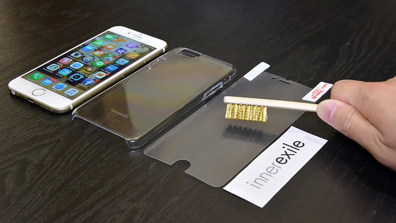 Ajaib, Goresan di Screen Protector Ini Bisa Hilang Sendiri