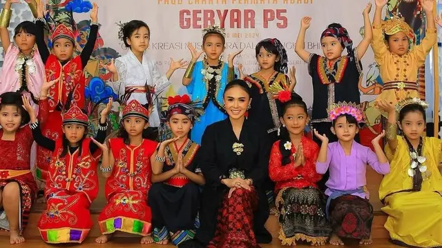 Yuni Shara di Sekolah PAUD Cahaya Permata Abadi
