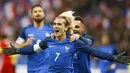 Striker Prancis, Antoine Griezmann, melakukan selebrasi usai mencetak gol ke gawang Wales pada laga persahabatan di Stadion Stade de France, Sabtu (11/11/2017). Prancis menang 2-0 atas Wales. (AP/Francois Mori)