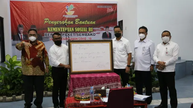 Mensos Sapa Puluhan Pesantren, LKS dan Salurkan Bansos Rp1,3 Miliar