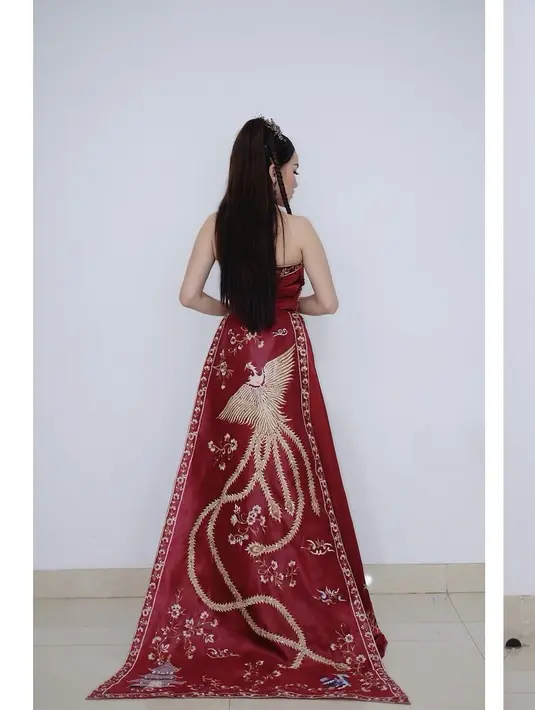 Setiap motif sulaman yang dihadirkan terasa begitu ornamental sekaligus menawan. [Foto: IG/ayutingting92]