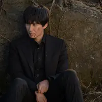 Kim Nam Gil dalam serial Island. (Foto: Prime Video)