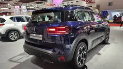 Pada bagian belakang memiliki desain yang tangguh dengan efek lekukan yang membuat desain belakang tidak terlihat lalu. Mobil ini dilengkapi dengan bagasi besar berukuran 580 liter dengan Pintu bagasi Hands-Free Electric Tailgate dan juga kamera mundur.
