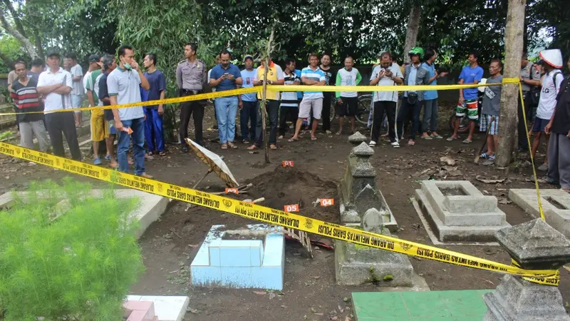 Pencurian kain kafan jenazah bayi di Martasinga, Cilacap, Jawa Tengah, Januari 2018. (Foto: Liputan6.com/Polres Cilacap/Muhamad Ridlo)