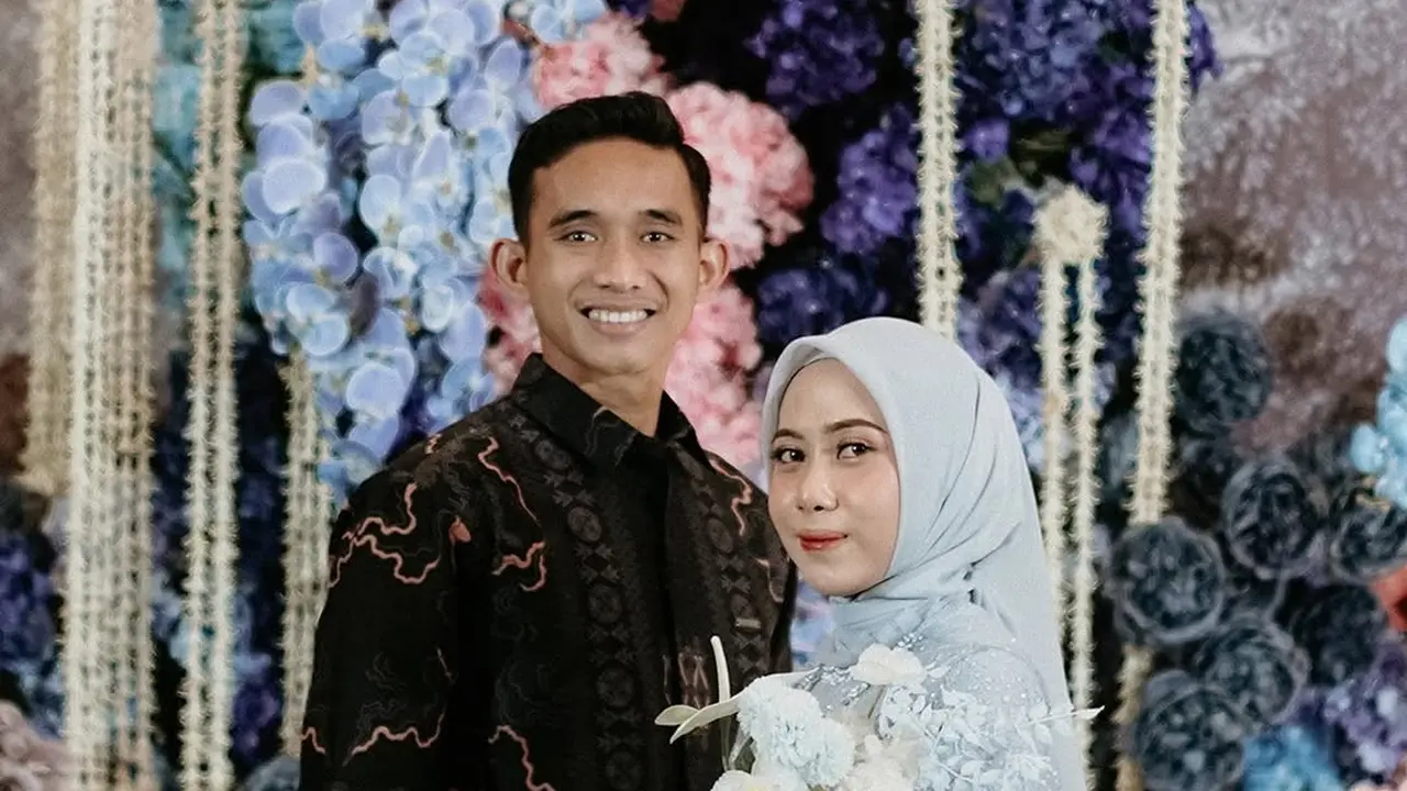 6 Gaya Serasi Rizky Ridho dan Sendy Aulia di Momen Lamaran dengan Nuansa Biru