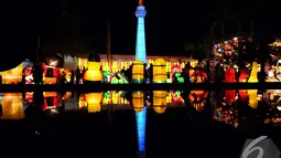Lampion berbentuk tugu Monas dipamerkan saat acara 'Jakarta Lantern Festival 2014' di Lapangan Banteng, Jakpus. Foto diambil pada Jumat (12/12/2014). (Liputan6.com/Andrian M Tunay) 