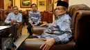 Ketua Umum PBNU, Said Aqil Siradj (kanan) berbincang dengan Duta Besar Inggris untuk Indonesia, Moazzam Malik (kiri) di Jakarta, , (8/4). Kunjungan duta besar inggris tersebut dalam rangka kerja sama islam nusantara dengan PBNU. (Liputan6.com/JohanTallo)