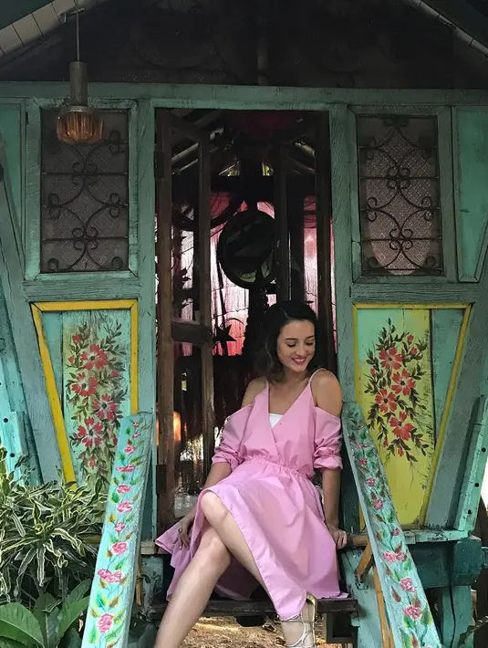 (Instagram/julstelle)