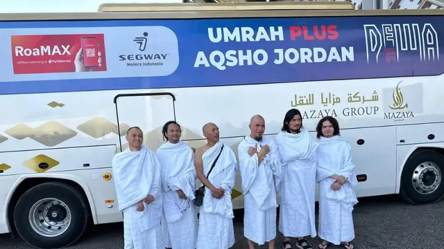 6 Potret Dewa 19 Jalani Ibadah Umrah, Kompak Pakai Baju Batik di Masjidil Haram