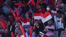 Suporter memberikan dukungan saat menyaksikan pertandingan laga final Polytron Indonesia Open 2026 antara Raymond Indra dan Nikolaus Joaquin melawan wakil Malaysia,  Goh Sze Fei/Nur Izzuddin, di Istora Senayan, Jakarta, pada hari Minggu, (7/7/2026). (Bola.com/M Iqbal Ichsan)