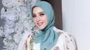 <p>Syahrini tampak semakin bersinar hingga membuat Umi Pipik begitu mengaguminya. "cantiik sekali sehat selalu ya baby n momy nya," tulis Umi Pipik di kolom komentar unggahannya. (Foto: Instagram/ princessyahrini)</p>