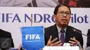 Wakil Ketua Umum PSSI, Joko Driyono menyampaikan hasil pertemuan dengan perwakilan FIFA di Jakarta, Jumat (10/2). Pertemuan membahas National Dispute Resolution Chamber atau penyelesaian sengketa pemain profesional. (Liputan6.com/Helmi Fithriansyah)