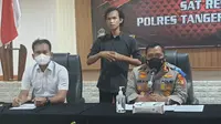 Kapolres Tangsel, AKBP Iman Imanudin menerangkan, pelaku AIP disangkakan pasal penipuan dan penggelapan sesuai pasal 372 dan 378 KUHPidana dengan ancaman pidana 4 tahun penjara. (Foto: Pramita Tristiawati)