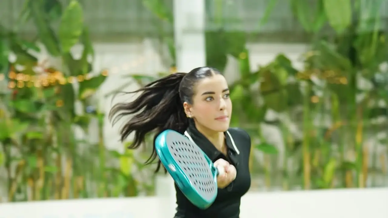 Potret Tasya Farasya Jajal Olahraga Padel, Tampil Stylish dengan Gaya Sporty dan Makeup Flawless