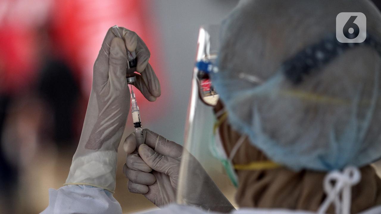 FOTO: Pelaksanaan Vaksinasi Virus Corona COVID-19 Secara Drive-Thru