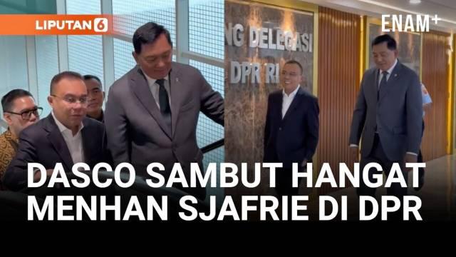 Wakil Ketua DPR Sufmi Dasco Ahmad menyambut hingga mengantar Menteri Pertahanan (Menhan) Sjafrie Sjamsoeddin yang rapat dengan Komisi I DPR. Pertemuan Dasco dan Sjafrie itu penuh senyum di kompleks parlemen.