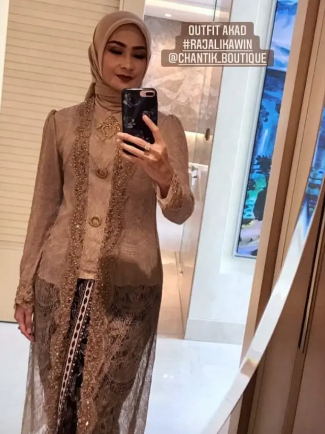 Alya Rohali di pernikahan keponakannya, Alika Islamadina. (Instagram @arohali)
