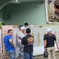 Penyidik Polda Metro Jaya melakukan penggeledahan rumah Firza Husein. Sementara napi narkoba Nusakambangan berhasil dibekuk.