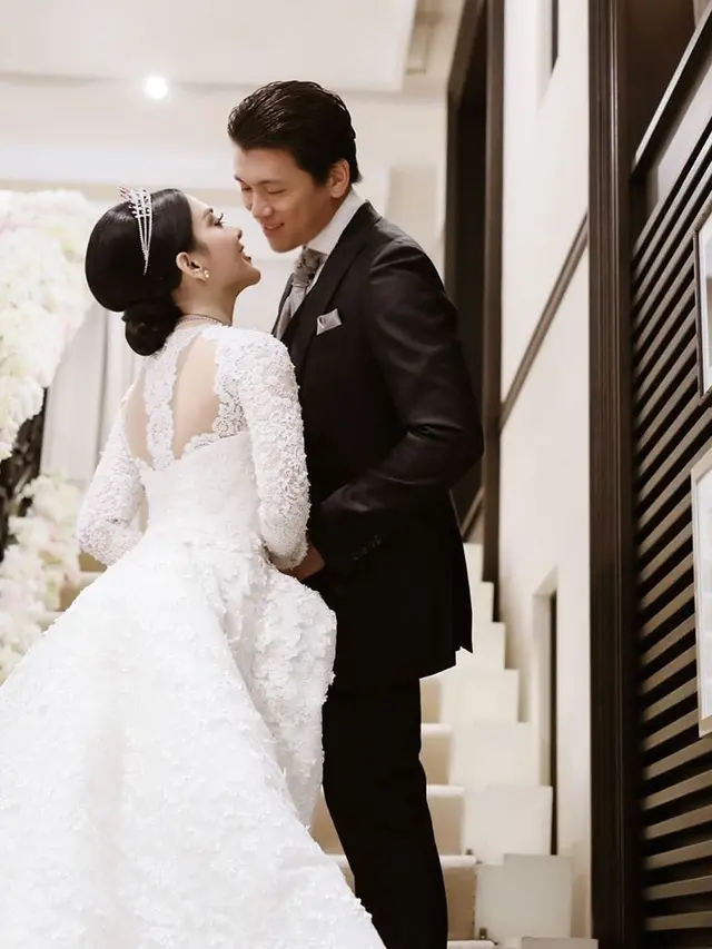 [Fimela] Syahrini dan Reino Barack