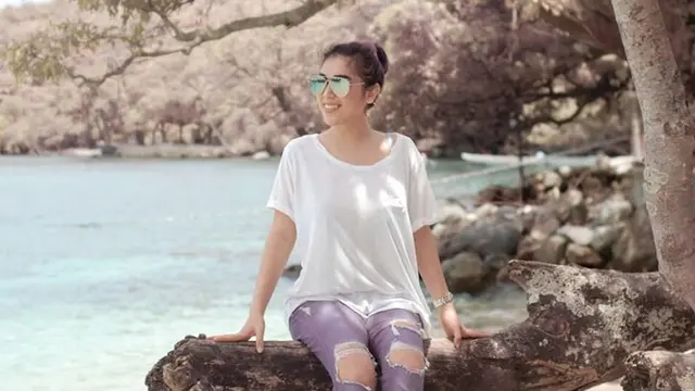 Selalu Tampil Seksi, Ini 6 Potret Elegan Gebby Vesta Saat Pakai Pakaian Tertutup