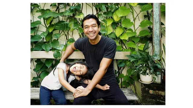 Jarang Tersorot, Ini 7 Potret Kebersamaan Dimas Djay dengan Sang Putri