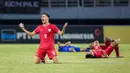 <p>Selebrasi kemenangan pemain Timnas Indonesia U-19, Jens Raven setelah berakhirnya laga final Piala AFF U-19 2024 menghadapi Thailand di Stadion Gelora Bung Tomo, Surabaya, Senin (29/7/2024). (Bola.com/Bagaskara Lazuardi)</p>