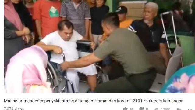 Mat Solar tampak sedang diterapi oleh yang diunggah oleh salah satu pemilik akun di situs berbagi video. (Youtube:  @Reynaldi Rizky)