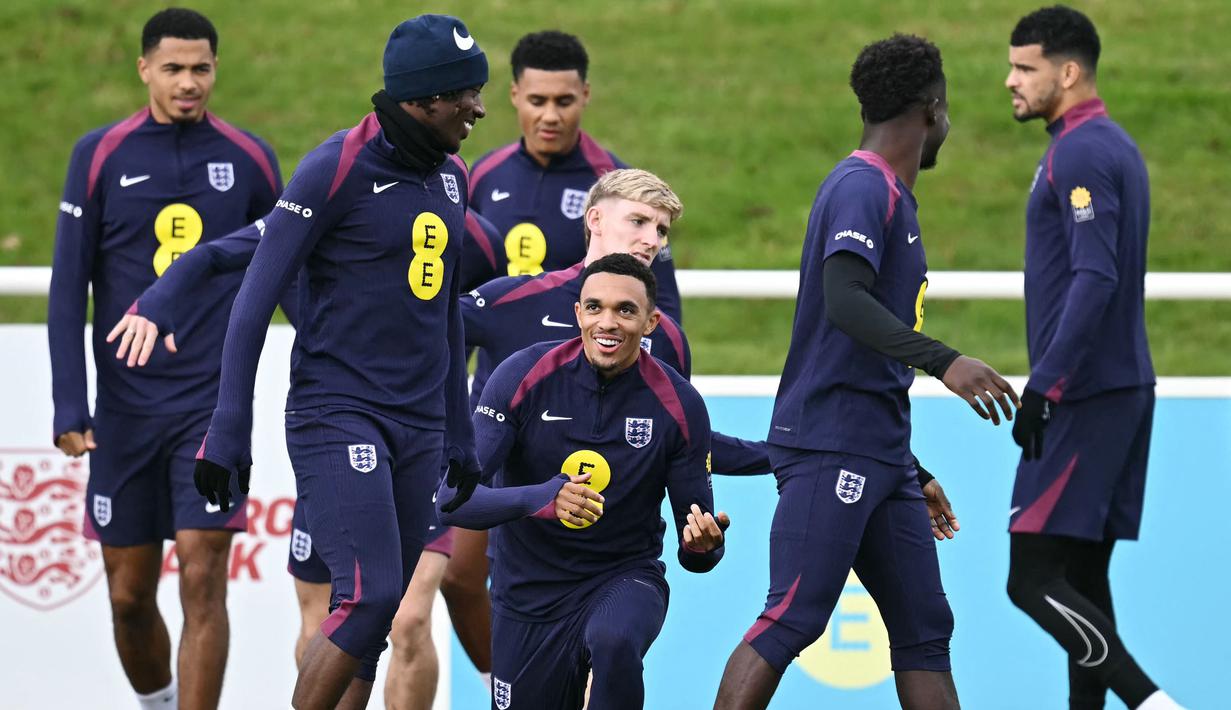 Timnas Inggris menggelar sesi latihan sebagai persiapan menghadapi Yunani pada laga UEFA Nations League. Tren performa The Three Lions sedang bagus bersama pelatih interim Lee Carsley. Jika mengalahkan Yunani, maka Timnas Inggris menang pada tiga laga berturut-turut. (AFP/Paul Ellis)