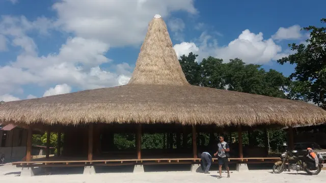 Kisah Tongkat Kepala Emas dan 8 Rumah Induk Warga Sumba