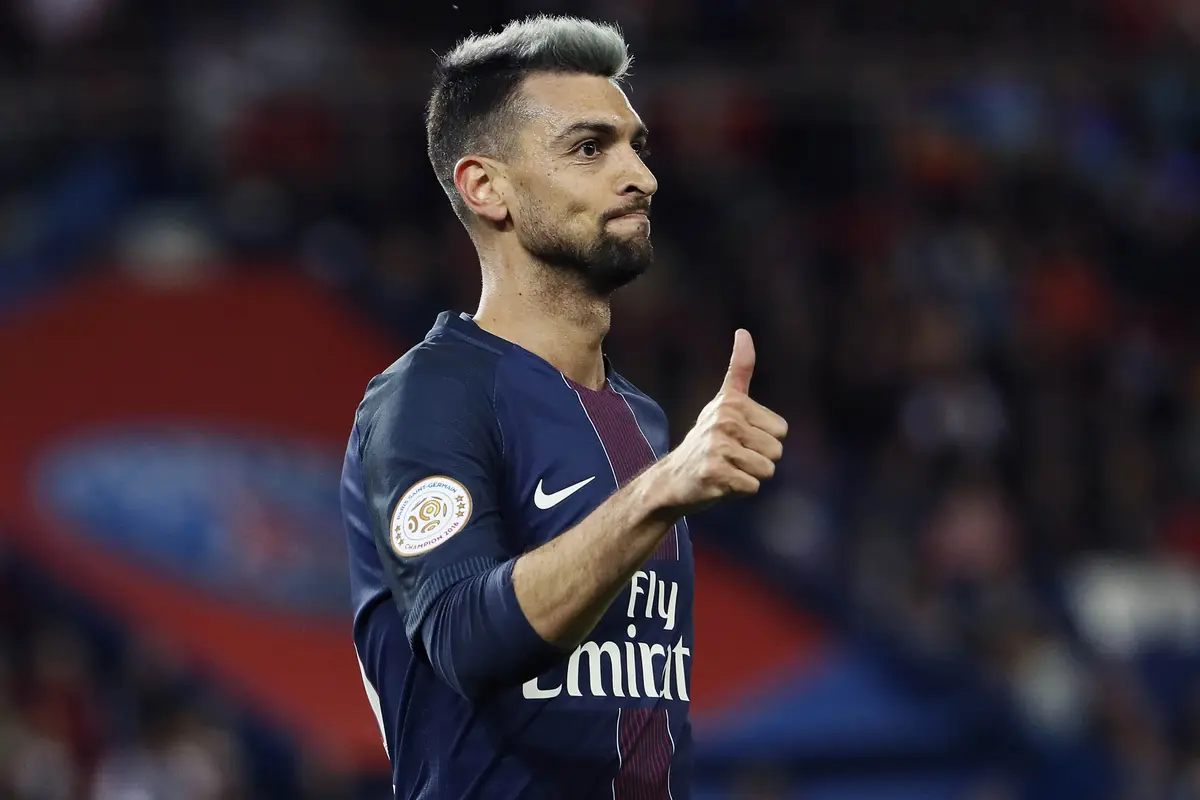Kabar Transfer: Milan-Inter Rebutan Pastore, Barca Goda Bellerin