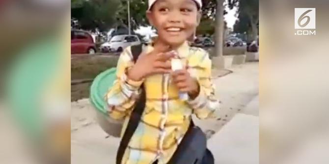 VIDEO: Bocah Penjual Kuaci Miliki Suara Upin Ipin