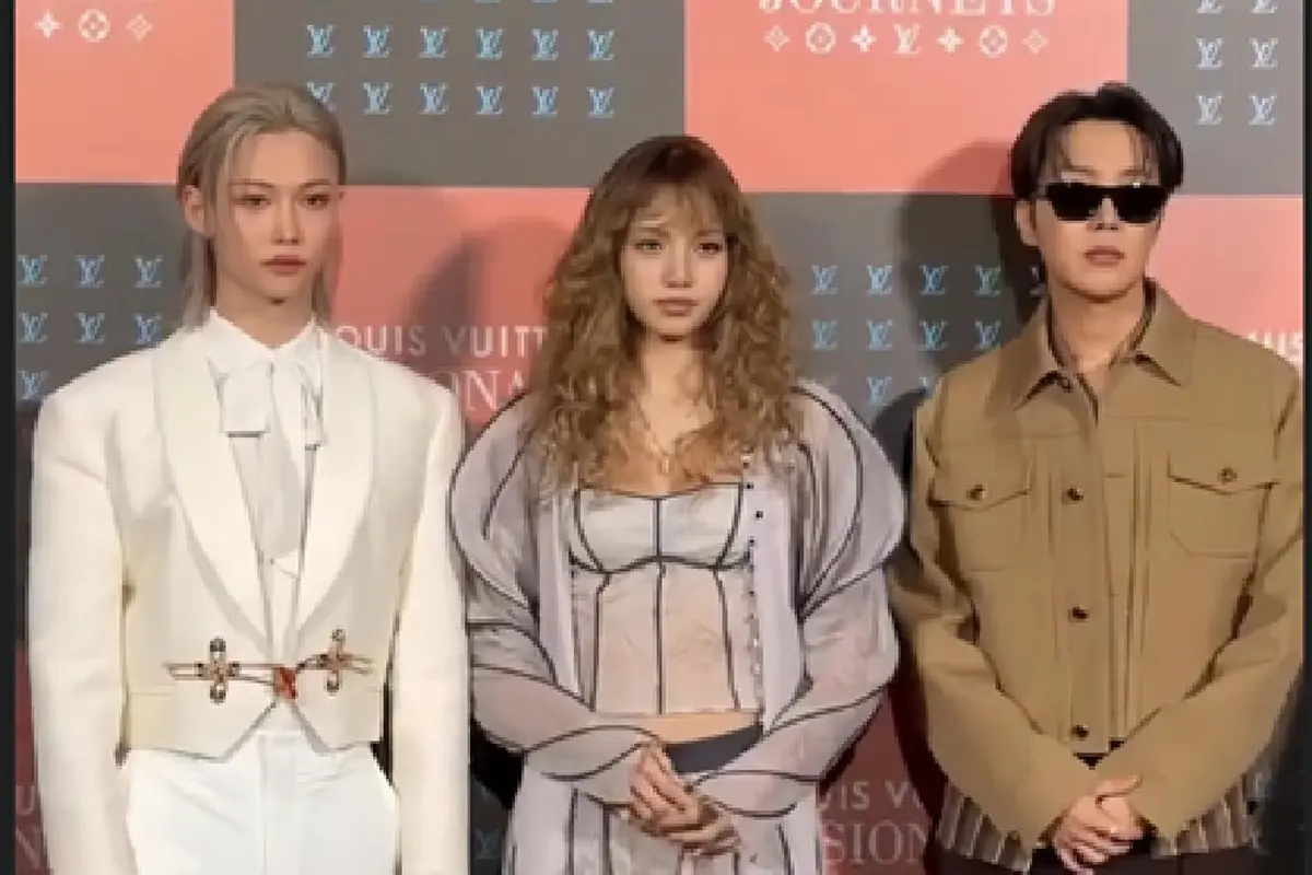 Lisa BLACKPINK Tampil bak Barbie dengan Keriting Mengembang, Jadi Center di Acara Louis Vuitton