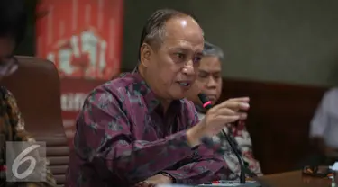 Menteri Riset Teknologi dan Perguruan Tinggi (Menristek Dikti) Mohamad Nasir memberikan keterangan pers di Gedung BPPT, Jakarta, Rabu (26/10). Mohamad Nasir memberikan keterangan terkait pemilihan rektor. (Liputan6.com/Faizal Fanani)